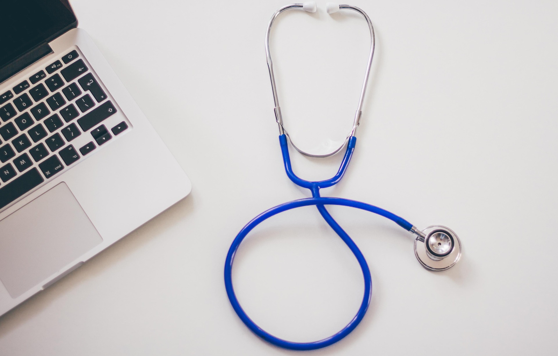stocksnap stethoscope 2617701 1920 (1)